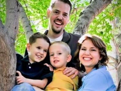 Josh and Susan Powell with their two young boys, who have since been temporarily living with Susan's parents in Puyallup, Wash. Susan Powell has been missing since December of 2009. (Photo: Courtesy Cox family)