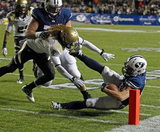 Idaho's Aaron Grymes, left, knocks BYU's JJ Di
Luigi out of bounds just short of the end zone.
(AP Photo/George Frey)