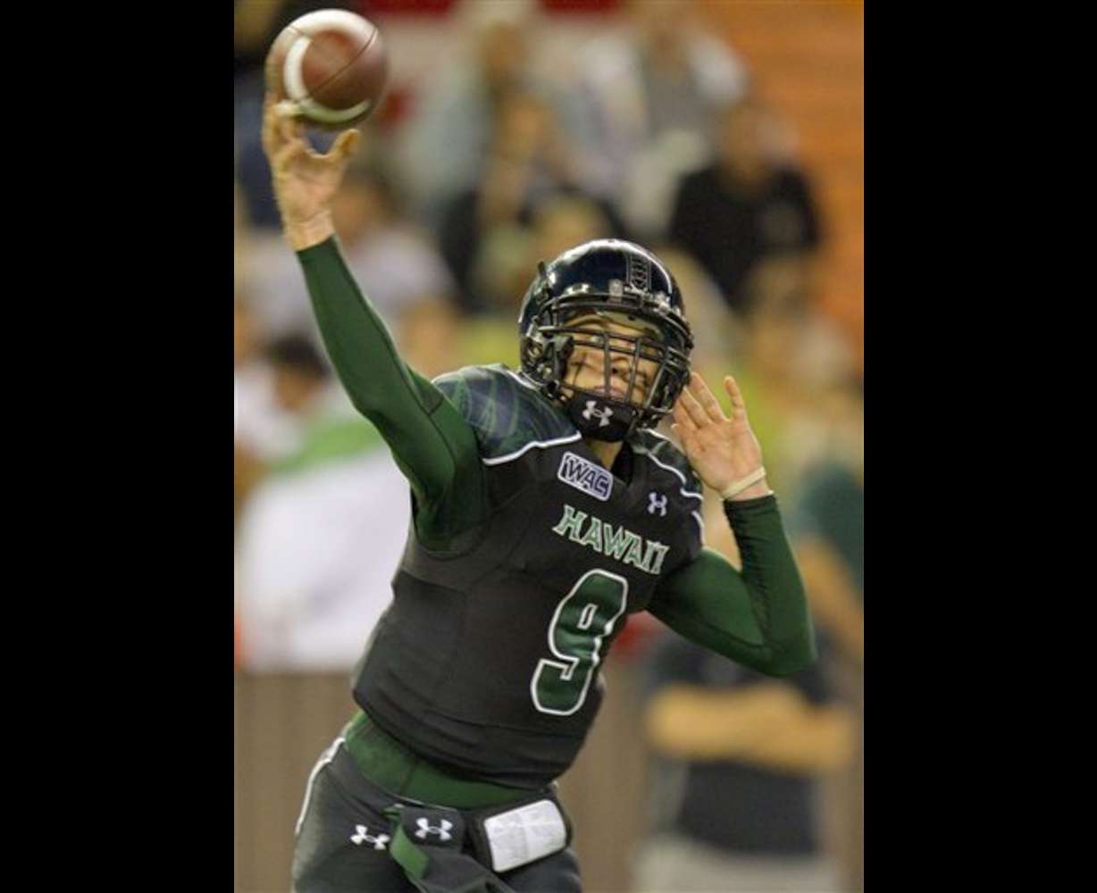 Hawaii backup quarterback David Graves (9)
drops back to pass. (AP Photo/Eugene Tanner)