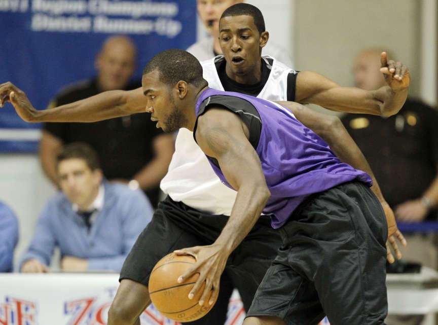 Jeremy Evans guards Paul Milsap