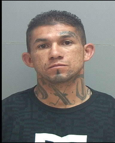 Man impersonates cop while wielding Sharpie, steak knife