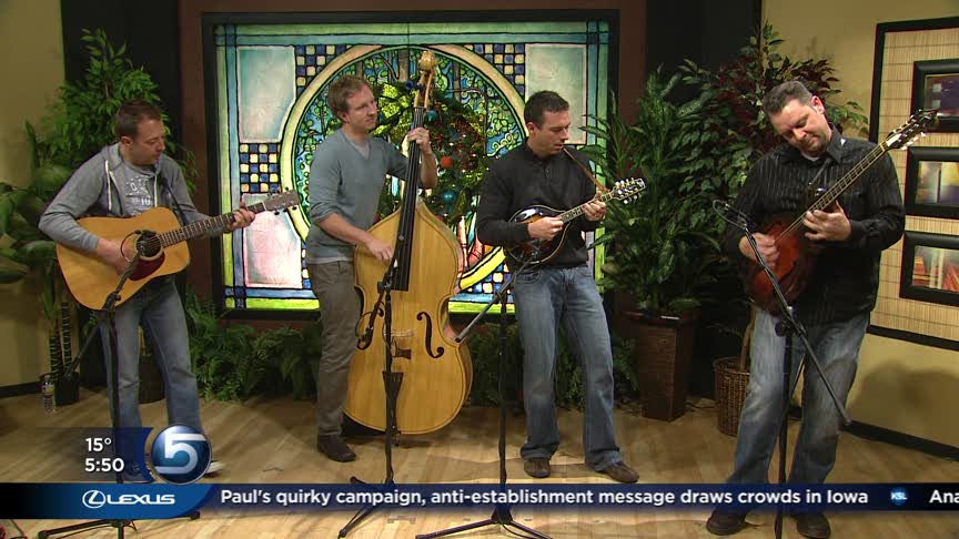Dan Bates: Acoustic Christmas Renditions