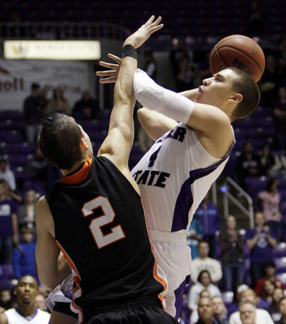 Weber State Wildcats Scott Bamforth (4) shoots 
over Idaho State Bengals guard Chase Grabau 
(2). (Deseret News)