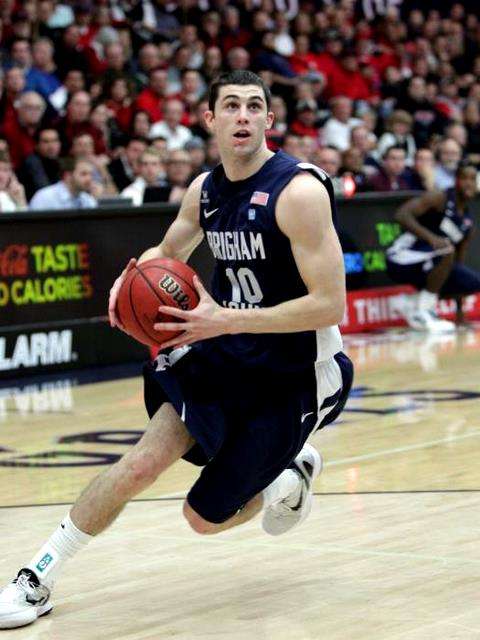 BYU's PG Matt Carlino drives to the basket
against St. Mary's (Photo by Tod Fierner/Saint
Mary's)