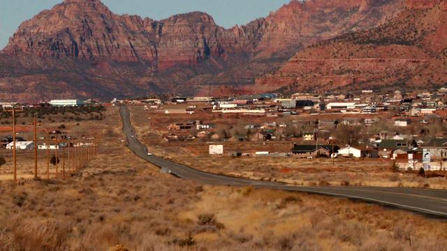 Sheriff casts critical eye on polygamous community