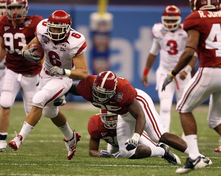 Utah running back Darrell Mack (6) runs for yardage avoiding a tackles by Alabama linebacker Rolando McClain (25) during the first quarter of the 2009 Allstate Sugar Bowl, at the Superdome, in New Orleans, LA. Friday Jan. 2, 2009. (Jeffrey D. Allred, Deseret News)
