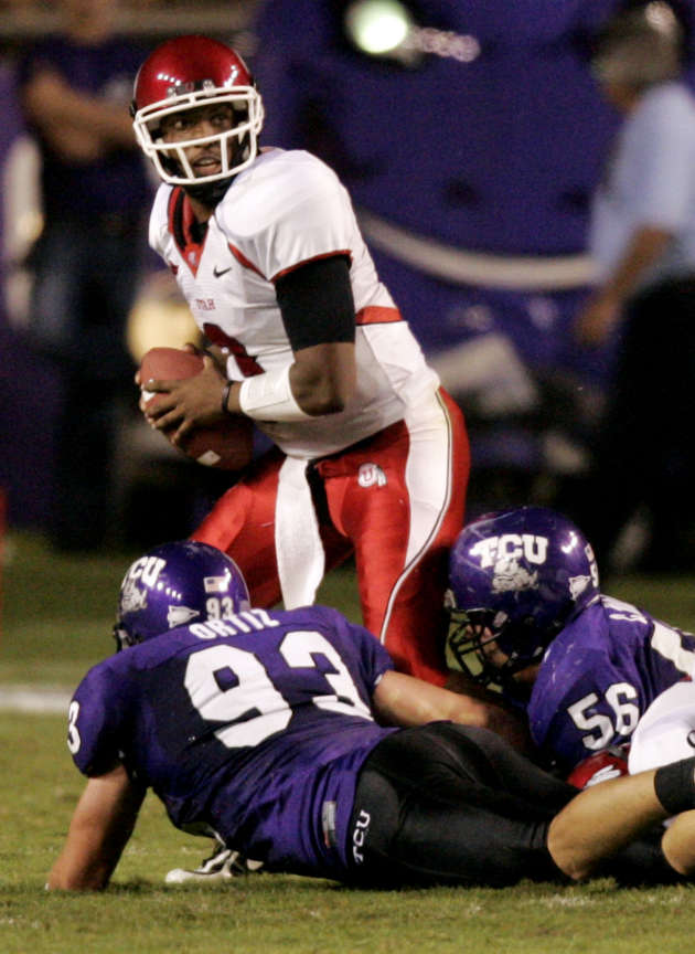 Utah's Brian Johnson (3) looks for a receiver during the Ute's game against TCU in Fort Worth on Thursday, Oct. 18, 2007. (Liz Martin, Deseret News)