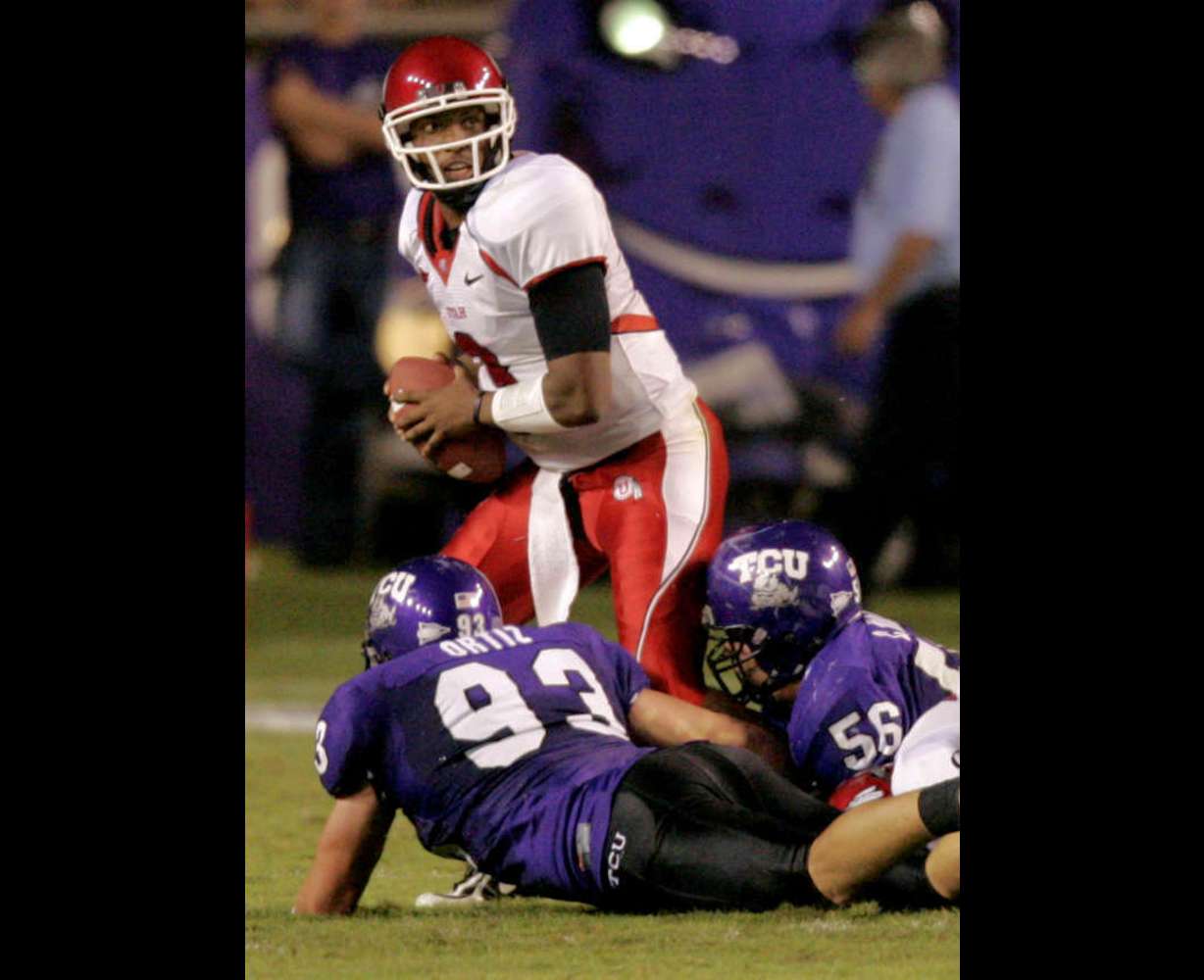 Utah's Brian Johnson (3) looks for a receiver during the Ute's game against TCU in Fort Worth on Thursday, Oct. 18, 2007. (Liz Martin, Deseret News)
