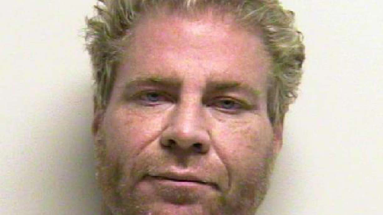 Cosmetic surgeon accepts plea deal, gives up licenses