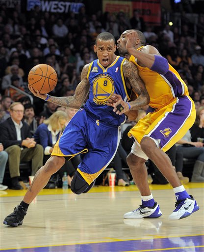 Golden State Warriors shooting guard Monta 
Ellis, left, powers by Los Angeles Lakers 
shooting guard Kobe Bryant. (AP Photo/Mark J. 
Terrill)