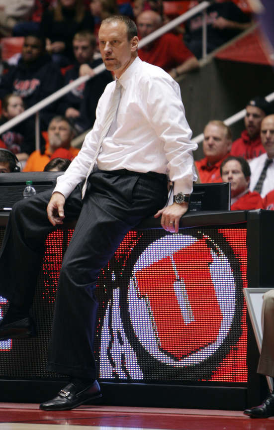 Utah Utes head coach Larry Krystkowiak watches his team play Washington in Salt Lake City. (Jeffrey D. Allred, Deseret News)