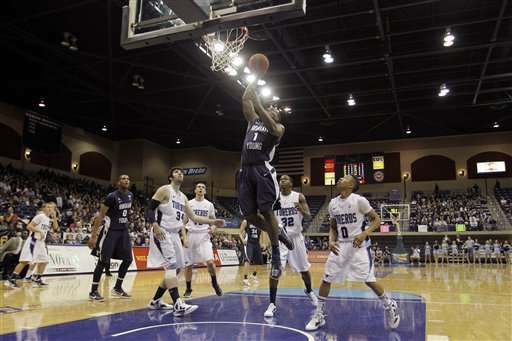 BYU's Charles Abouo, above, shoots above San
Diego's Chris Manresa, third from left, Dennis
Kramer, fourth from left, Ken Rancifer (32),
and Christopher Anderson. (AP Photo/Gregory
Bull)