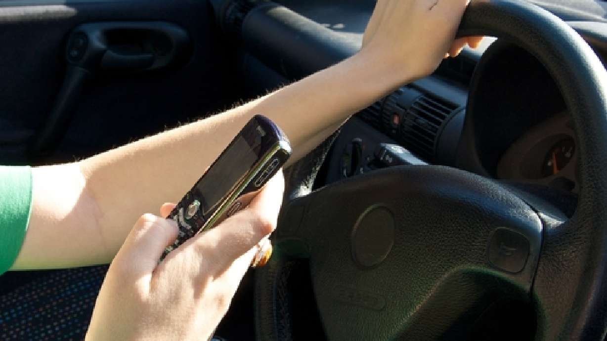 Drivers who text and drive more likely to speed, drive drowsy