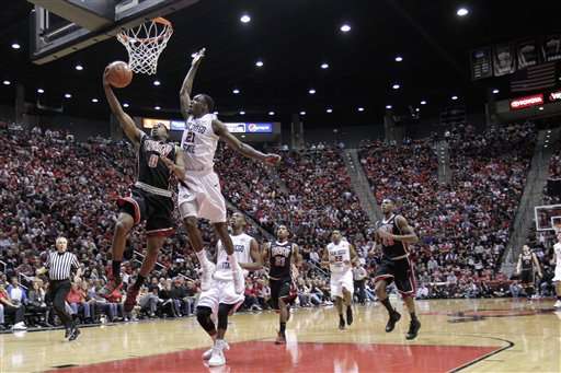 UNLV's Oscar Bellfield (0) tries to shoot over
San Diego State's Jamaal Franklin (21). San
Diego State won 69-67. (AP Photo/Gregory Bull)