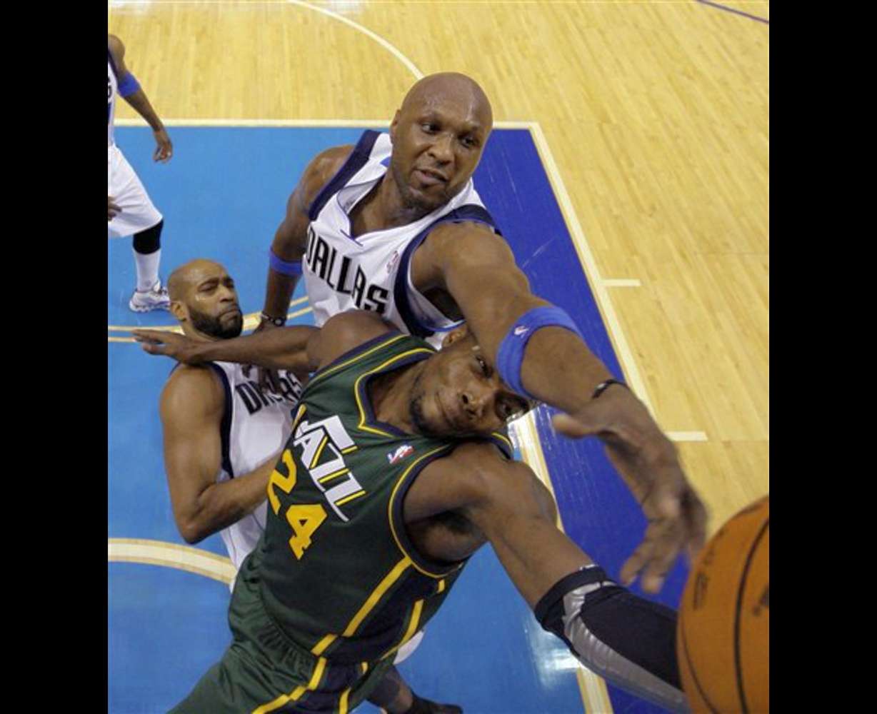 Dallas Mavericks' Lamar Odom, top, reaches over
Utah Jazz's Paul Millsap (24) while competing
for a rebound. The Mavericks won 116-101. (AP
Photo/Tony Gutierrez)