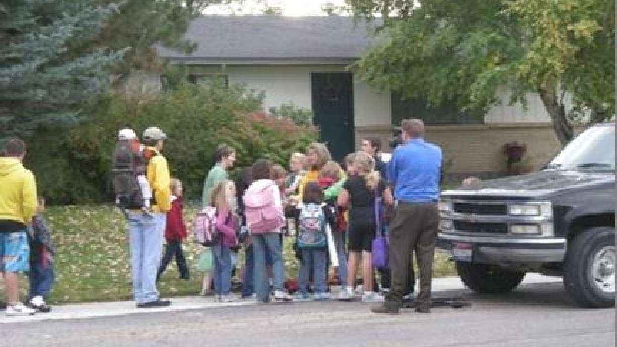 'Walking school bus' would keep kids safest