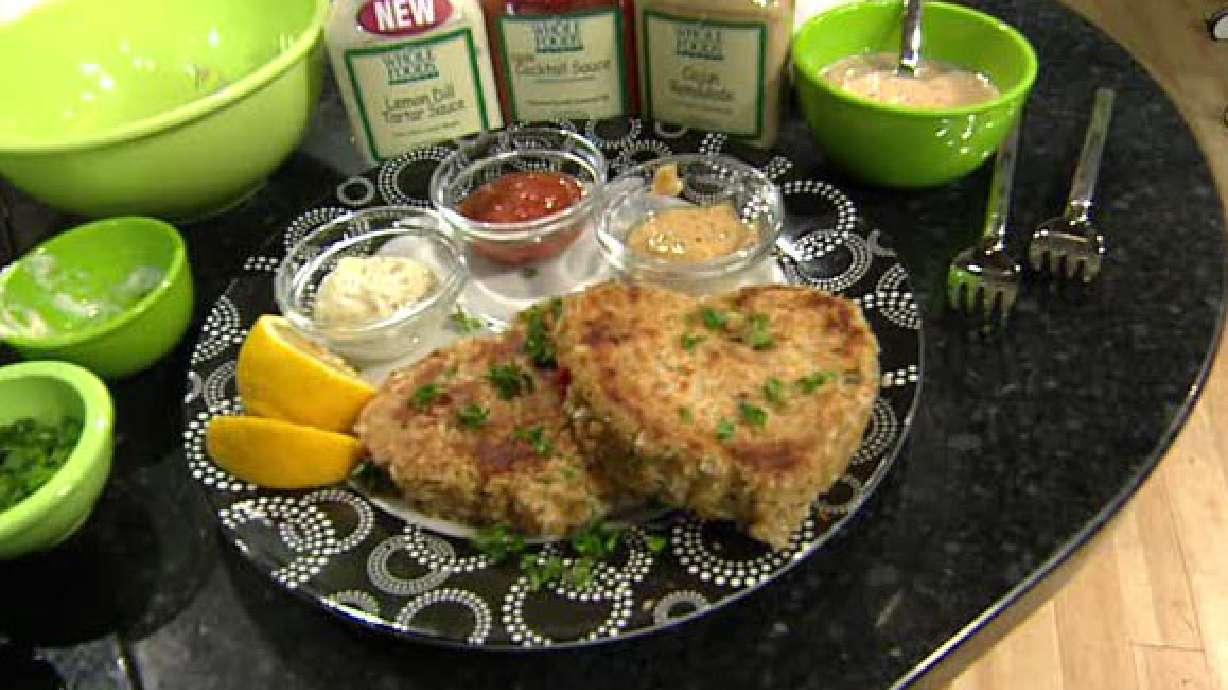Heart-shaped crab cakes with a spicy sauce