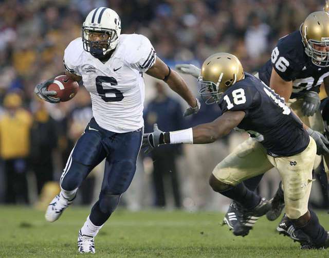 BYU's Curtis Brown runs by Notre Dame's
Chinedum Ndukwe as BYU losses to Notre Dame 49-
23 in South Bend, Indiana, Oct. 22, 2005. (Tom
Smart/Deseret News)