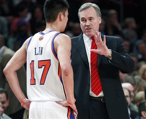 New York Knicks head coach Mike D'Antoni talks 
to Jeremy Lin. (AP Photo/Frank Franklin II)