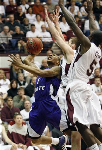 Weber State guard Damian Lillard (1) goes up
under the basket in front of Montana guard Will
Cherry (5) and forward Mike Weisner, center.
(AP Photo/Michael Albans)