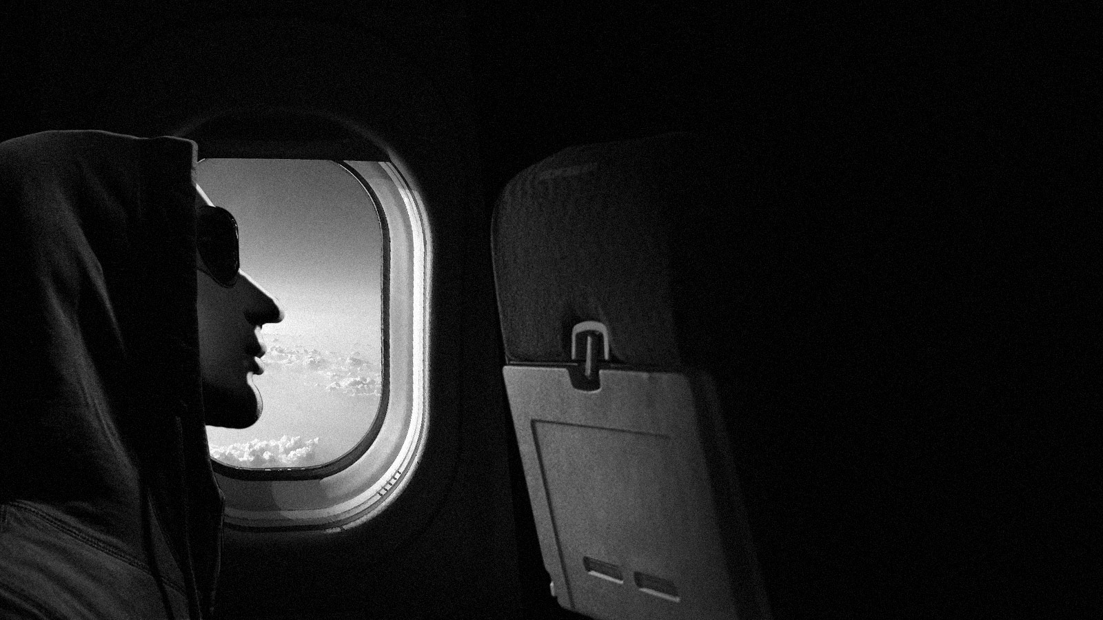 How To Use Your Electronics During Takeoff Without Getting Busted [Frequent Flyer X]