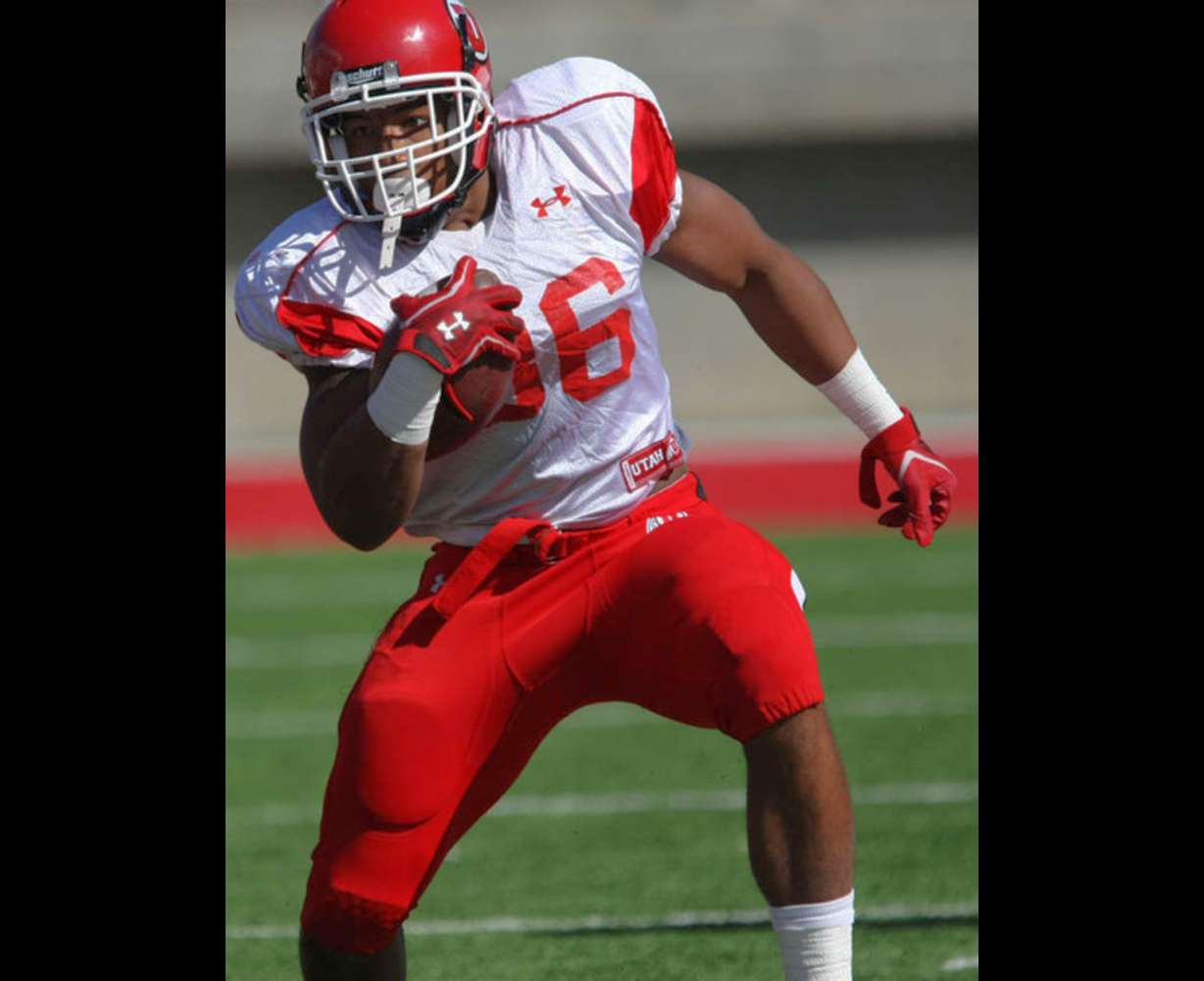 Jarrell Oliver runs with the ball during a football scrimmage at Eccles Stadium at the University of Utah in Salt Lake City on Saturday, April 7, 2012. (Kristin Murphy, Deseret News)