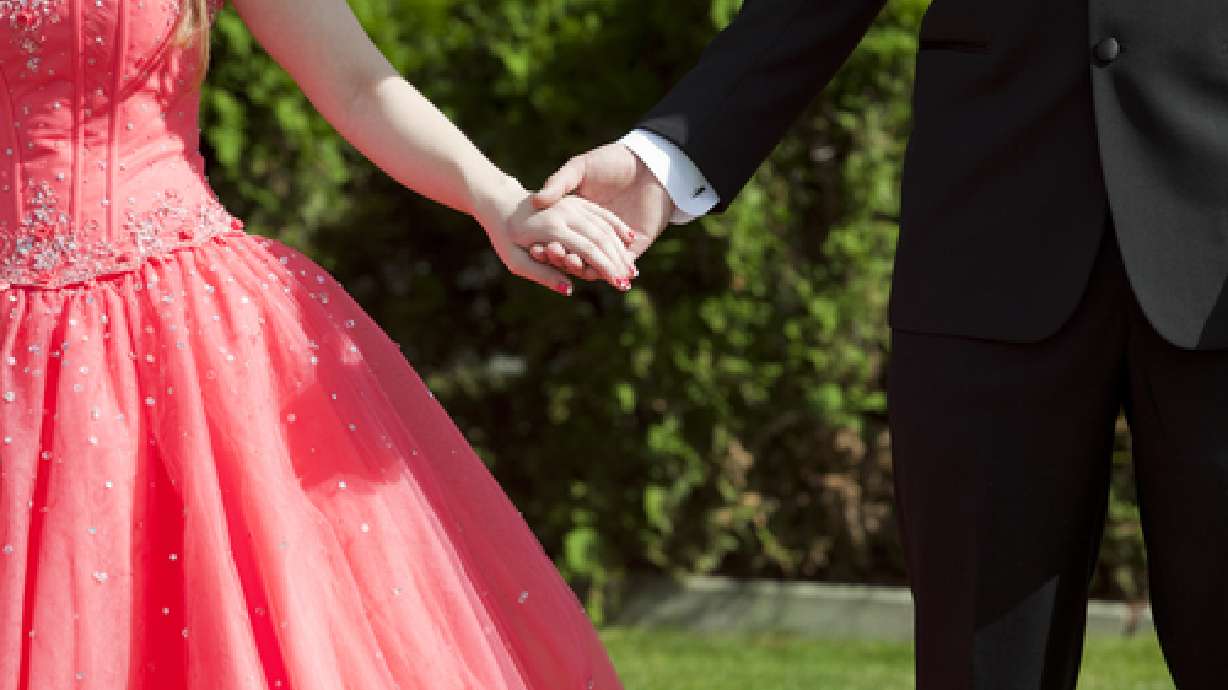 Spending jumps as prom becomes red-carpet event
