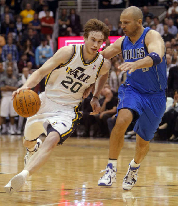 Utah Jazz guard Gordon Hayward (20) drives on 
Dallas Mavericks guard Jason Kidd (2). (Scott 
G. Winterton/Deseret News)