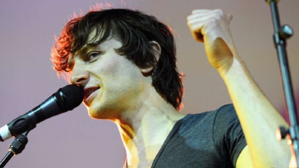 'Somebody That I Used To Know' singer calls 'Glee' cover 'dinky and wrong'