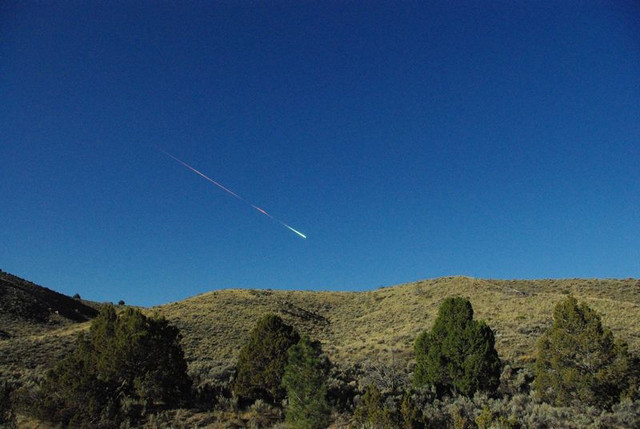 A minivan-sized meteor streaked over California and Nevada and eventually exploded Sunday but causes no injuries or damage.