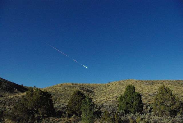 A minivan-sized meteor streaked over California and Nevada and eventually exploded Sunday but causes no injuries or damage.