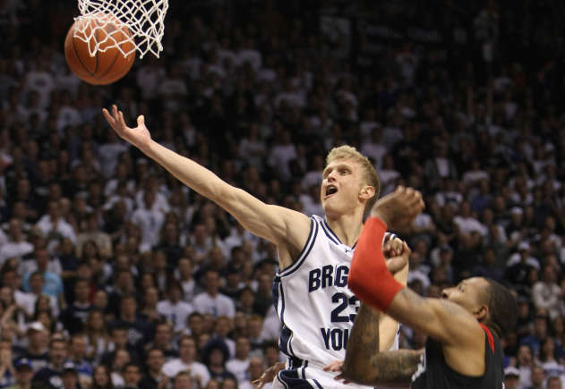 Big second-half run sparked by defense propels BYU to win over Santa Clara