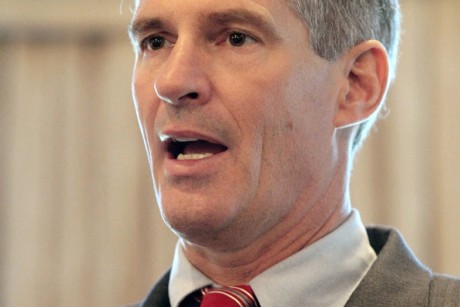 Sen. exaggerates half-court shot, and Iowa GOP fears Ron Paul victory