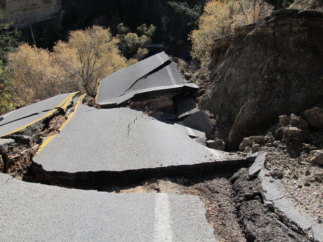 Utah road blocked by landslide to re-open early