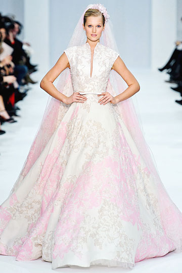 Gown designers keep details simple, push for color