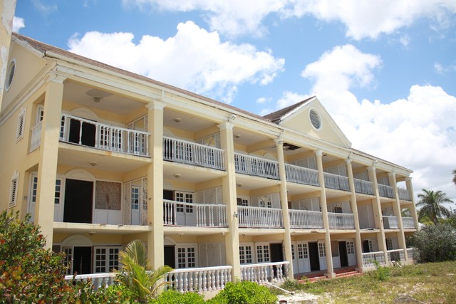 The Allamanda's northernmost building. (Photo: 
Grant Olsen)