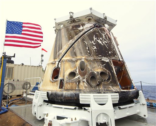 Watch the SpaceX Dragon splash down