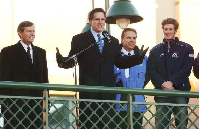 Mitt Romney, Gov Leavitt, Frazier Bullock, 
Olympic medalist Joey Cheek talk to SLOC 
volunteers at the Wall of Fame unveiling Feb 
7th, 2003. (Jeffrey D. Allred/Deseret News)