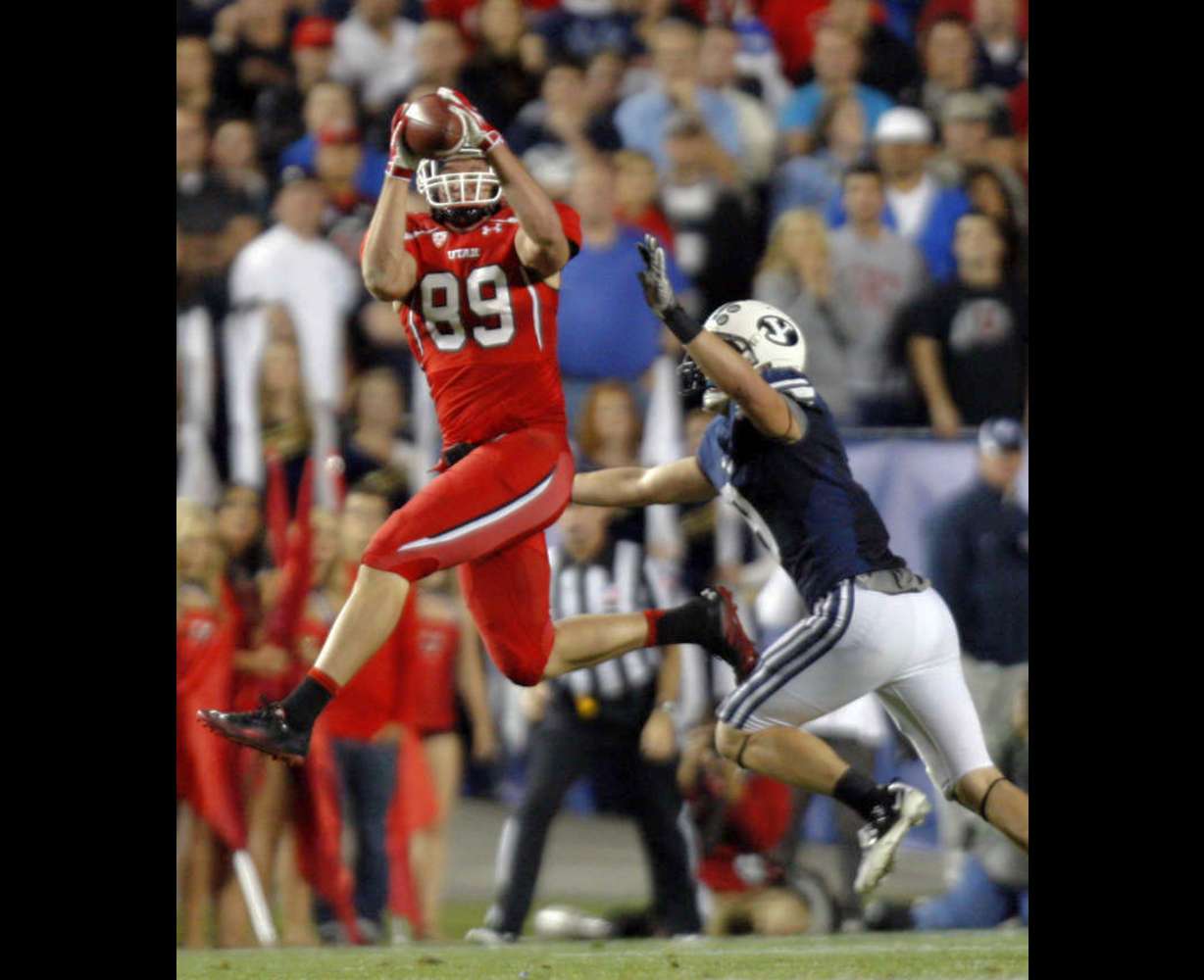 Utah Utes tight end Dallin Rogers (89) makes a reception for a first down with Brigham Young Cougars defensive back Daniel Sorensen defending as BYU and Utah play Saturday, Sept. 17, 2011 (Scott G Winerton, Deseret News)