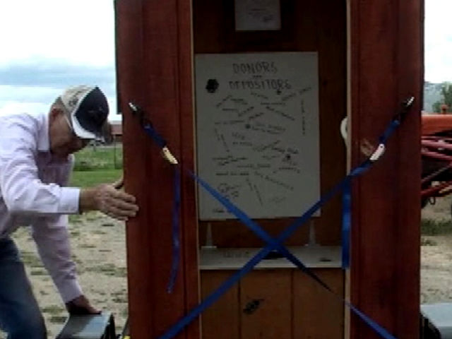 'Obama Presidential Library' outhouse draws criticism and 'Hatch '76' website debuts