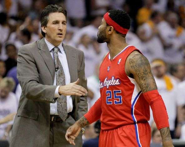 Los Angeles Clippers coach Vinny Del Negro talks with Mo Williams during the first half against the Memphis Grizzlies in Game 5 of a first-round NBA basketball playoff series, Wednesday, May 9, 2012, in Memphis, Tenn. Photo: Mark Humphrey /AP
