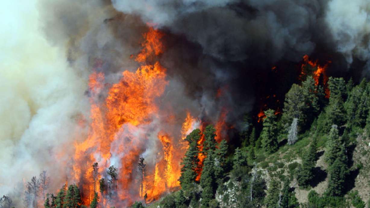 Utah crews work to contain 10 wildfires