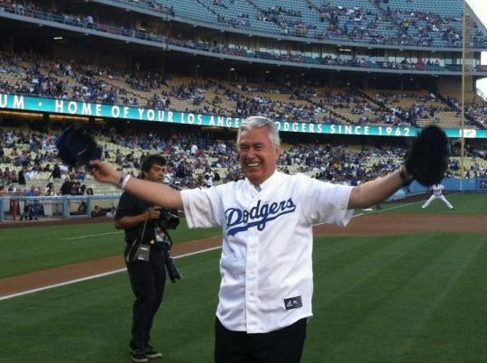 Pres. Uchtdorf throws first pitch at Dodgers' Mormon Night