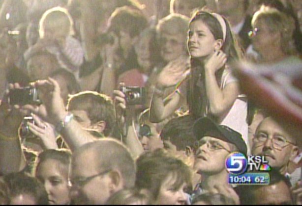 Supporters welcome Pres. Bush at the airport