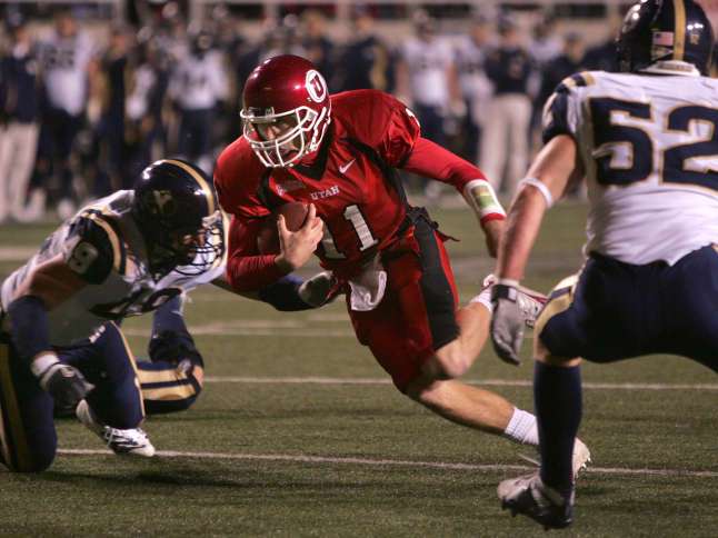 Alex Smith runs by BYU's Brady Poppingga as the University of Utah and Brigham Young University play football, Utah Nov. 20, 2004 at Rice-Eccles Stadium in Salt Lake City, Utah. (Tom Smart, Deseret News)