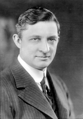 Willis Carrier invented the first modern air 
conditioning systems. His name can still be 
seen throughout the world on air conditioning 
systems.