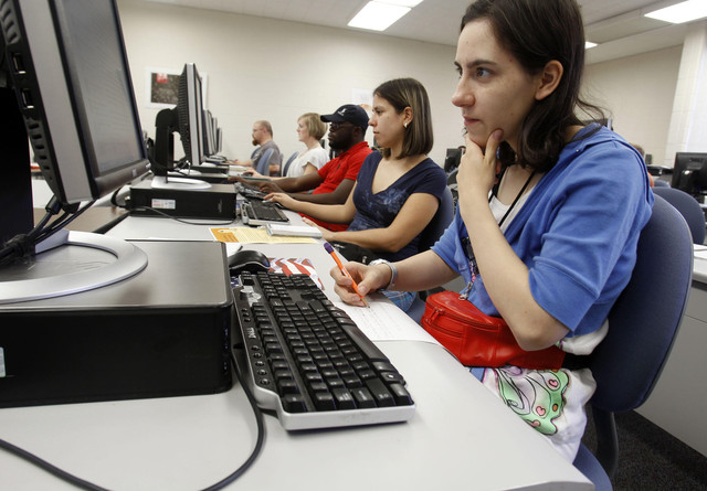 Michelle Naef, front, right, and Mercedes 
Solari, center, join others in the English 1010 
class at Salt Lake Community College in 
Taylorsville. Graduation rates Monday, July 30, 
2012