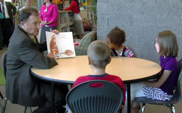 Group aims to match 20,200 reading volunteers with schools