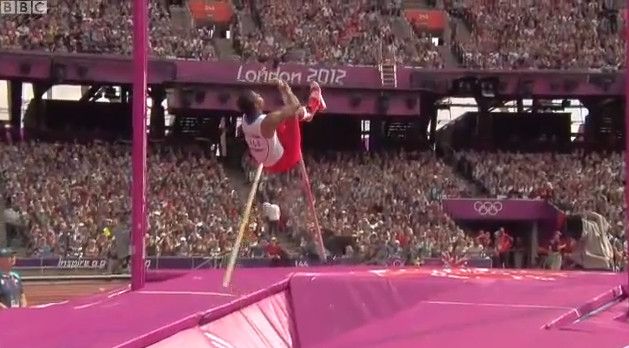 Cuban pole vaulter's pole snaps midvault and McKayla Maroney does the
