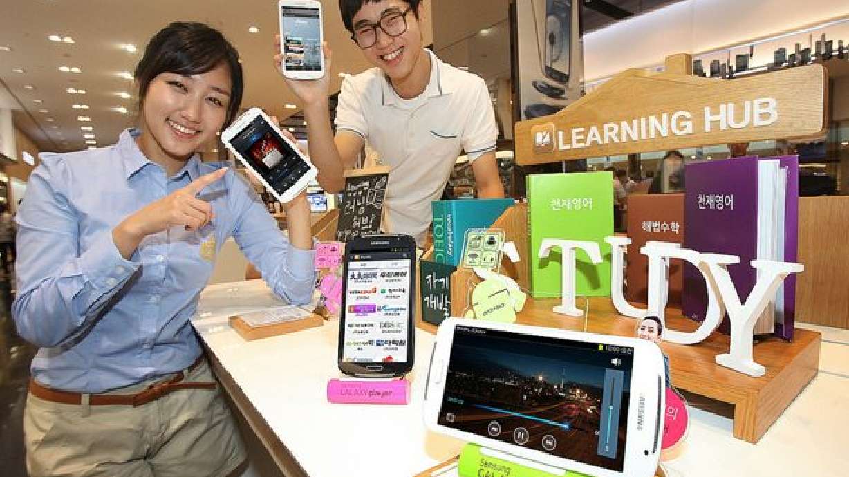 Samsung unveils Galaxy Player 5.8, pockets everywhere brace for impact